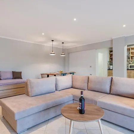 S&a Apartment *